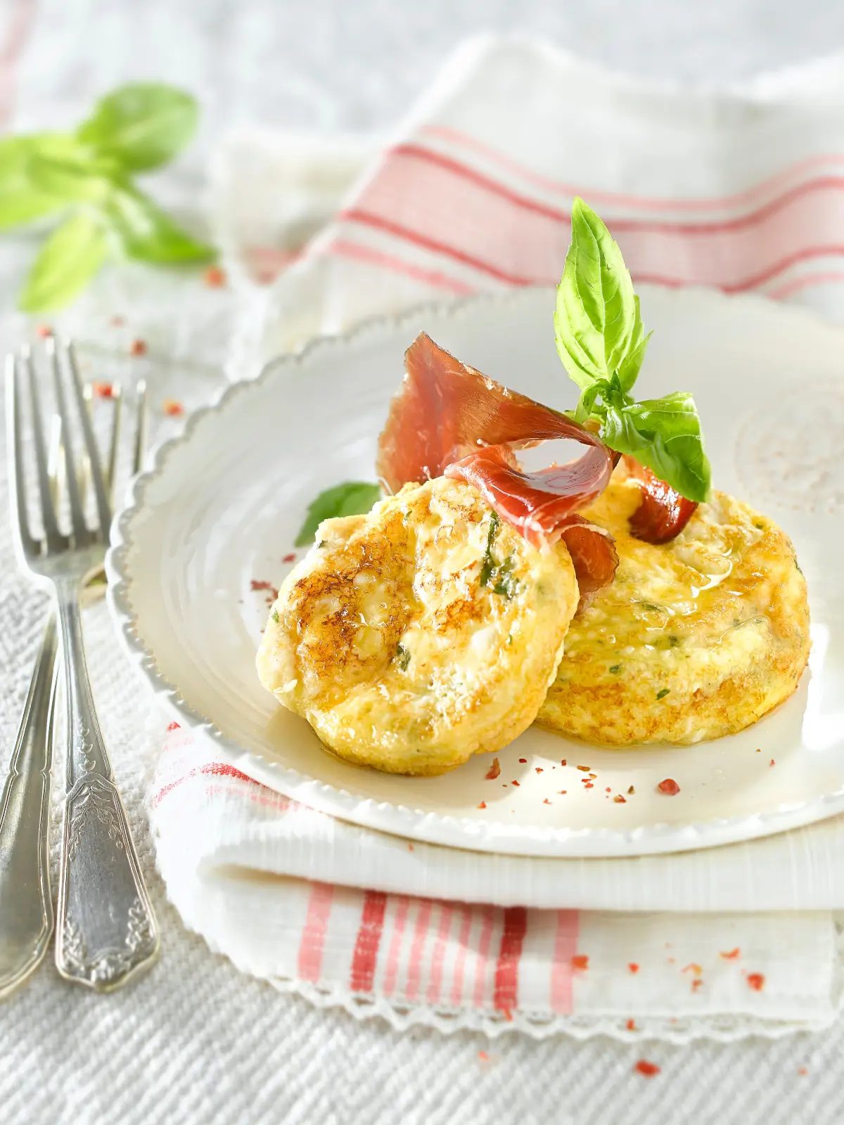 desayunos saludables tortillitas con jamón serrano